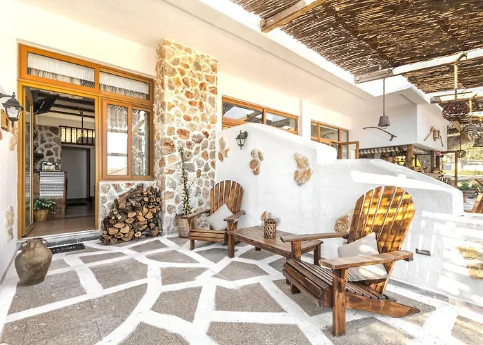 Limeri Traditional Monólithos